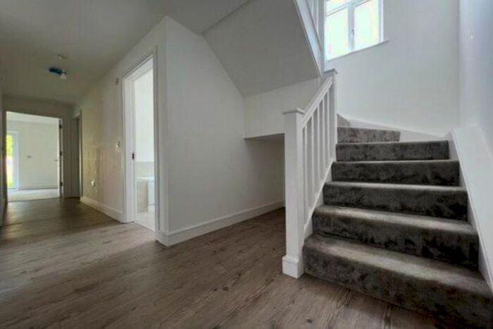 4 Bedroom Detached House To Rent In Leatham Avenue, Rotherham, S61