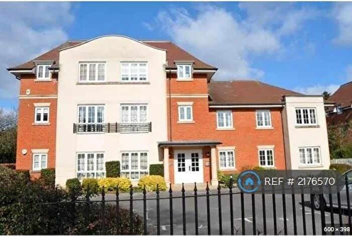 2 Bedroom Flat To Rent In Discovery Court, Newbury, RG14