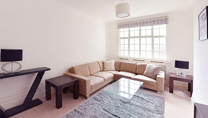5 Bedroom Flat To Rent In Park Road, Strathmore Court, NW8
