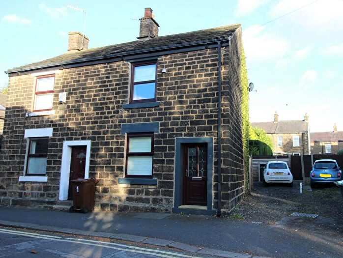 2 Bedroom End Of Terrace House To Rent In Silk Street, Glossop, SK13