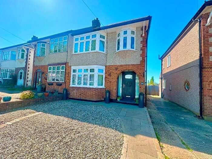 4 Bedroom Semi Detached House For Sale In Shepherds Hill, Harold Wood, RM3