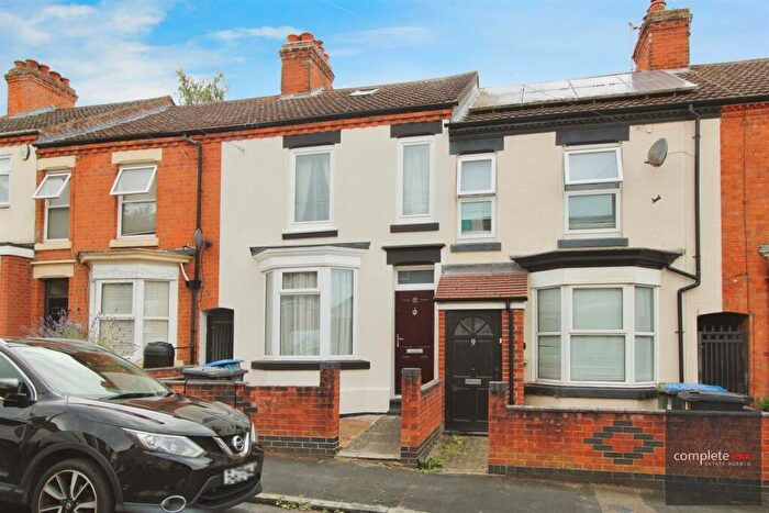 3 Bedroom Terraced House For Sale In Winfield Street, Rugby, CV21