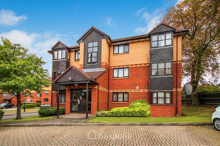 2 Bedroom Flat To Rent In Medesenge Way, London, N13