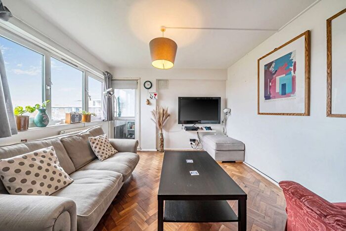 3 Bedroom Flat For Sale In Sandham Court, Clapham North, London, SW4