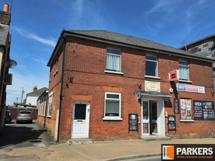 3 Bedroom Flat To Rent In Rumbridge Street, Totton, SO40