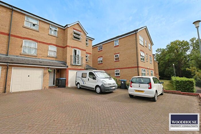 3 Bedroom End Of Terrace House For Sale In Harston Drive, Enfield, EN3
