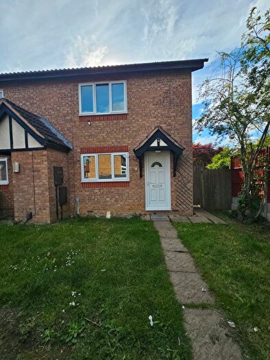 2 Bedroom Town House To Rent In Honeysuckle Road, Hamilton, Leicester, LE5