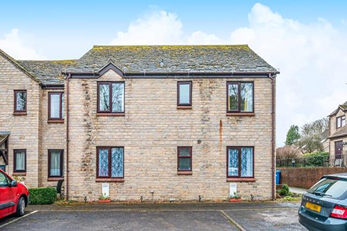 2 Bedroom Retirement Property For Sale In Riverside Gardens, Witney, OX28