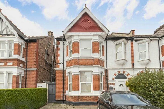 Studio To Rent In Twyford Avenue, London, W3