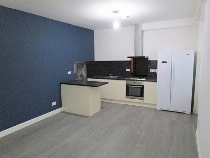 3 Bedroom Flat To Rent In Lyon Street, Dundee, DD4