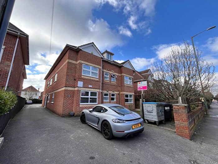 2 Bedroom Flat To Rent In Richmond Park Road, Bournemouth * Great Rental *, BH8