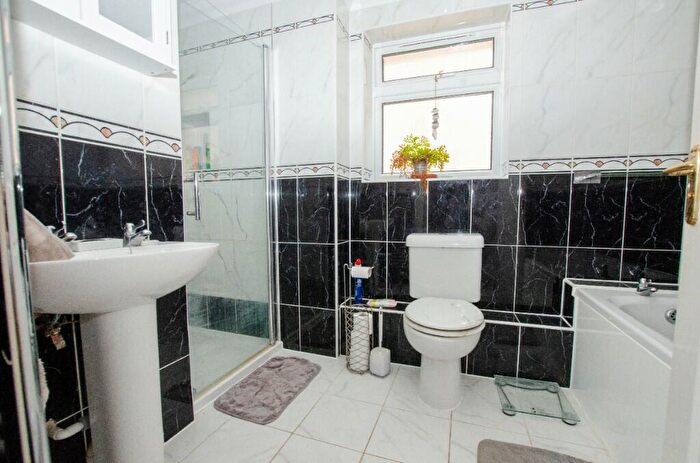 2 Bedroom Semi-Detached Bungalow For Sale In Kinsbourne Way, Southampton, Hampshire, SO19