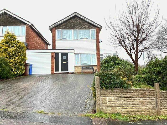3 Bedroom Link Detached House For Sale In Highland Way, Rugeley, WS15