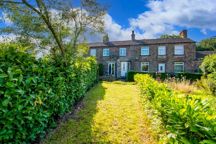 2 Bedroom Cottage For Sale In East View, Shelley, Huddersfield, HD8