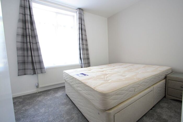 2 Bedroom End Of Terrace House To Rent In Boxley Road, Morden, SM4