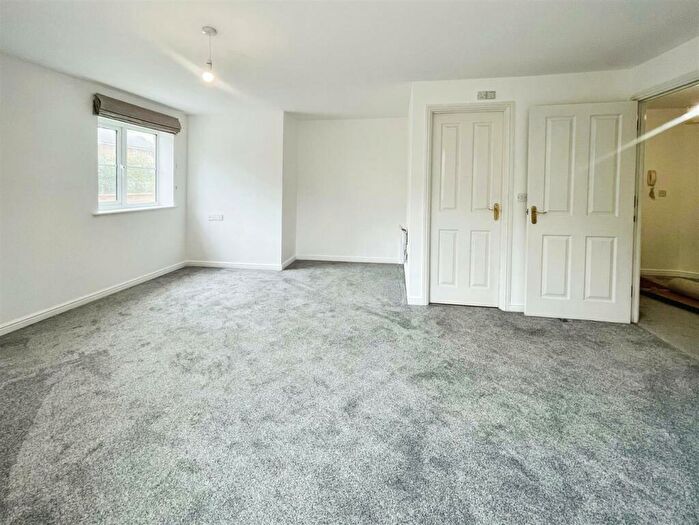 2 Bedroom House To Rent In Coniston Avenue, Purfleet-On-Thames, RM19