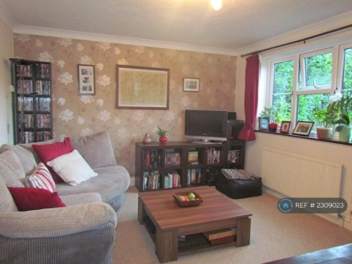 2 Bedroom Flat To Rent In Sonning Common, Reading, RG4