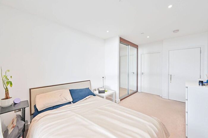 2 Bedroom Flat For Sale In Nine Elms Point, Nine Elms, London, SW8