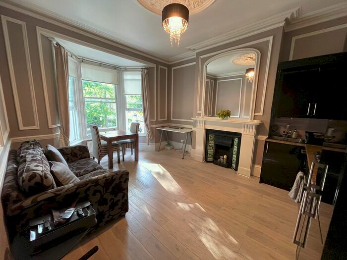 1 Bedroom Flat To Rent In Hammersmith Grove, Hammersmith, London, W6