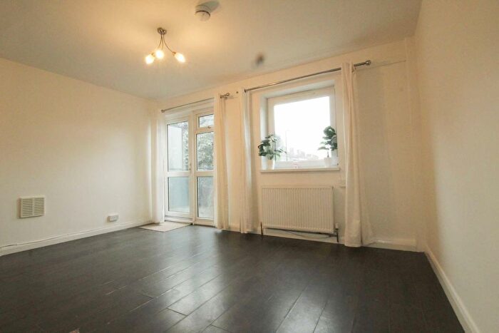 2 Bedroom Flat To Rent In St. Saviours Estate, London, SE1