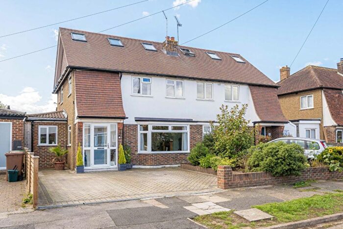 4 Bedroom Semi-detached House For Sale In Loudwater Road, Sunbury-On-Thames, TW16