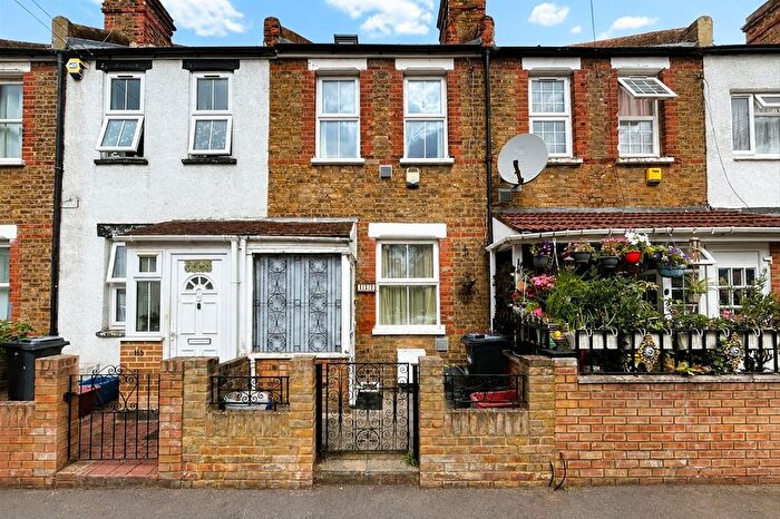 3 Bedroom Terraced House To Rent In Myrtle Road, Hounlsow, TW3