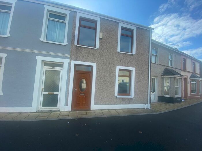 3 Bedroom Property To Rent In New Road, Porthcawl, CF36