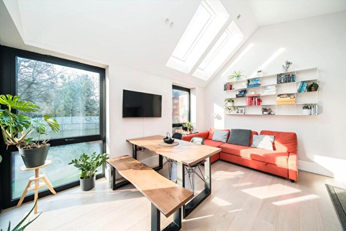 1 Bedroom Flat For Sale In Hodford Road, Golders Green, NW11