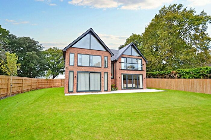 4 Bedroom Detached House To Rent In Lytchett Matravers, BH16