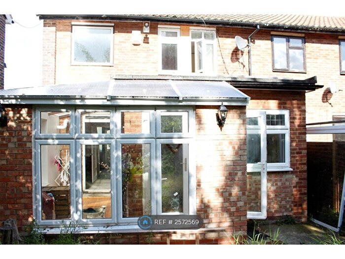 5 Bedroom Semi-Detached House To Rent In Chalcombe Road, London, SE2