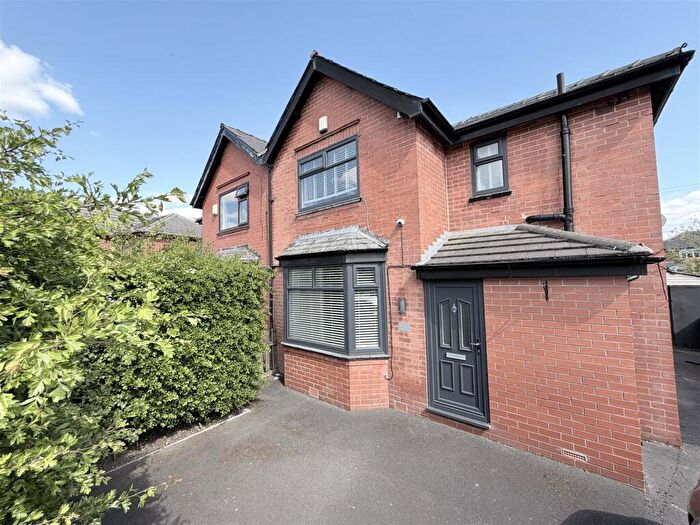3 Bedroom Semi Detached House For Sale In Birch Lane, Dukinfield, SK16