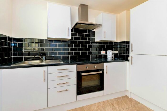 1 Bedroom Flat To Rent In York Towers, York Rd, Leeds, LS9