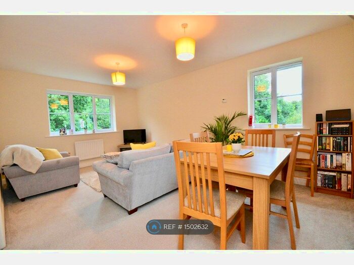 2 Bedroom Flat To Rent In Beechwood Park, Brighouse, HD6