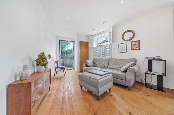 2 Bedroom Flat For Sale In Blackwall Lane, London, SE10