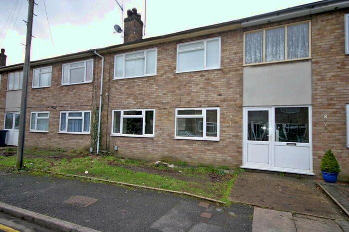 2 Bedroom Maisonette To Rent In Varna Close, Luton, LU3