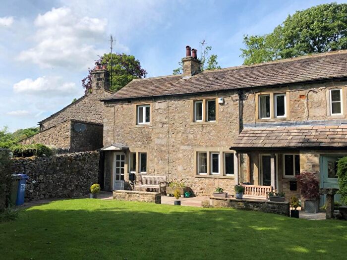 2 Bedroom Cottage To Rent In Kettlewell, BD23