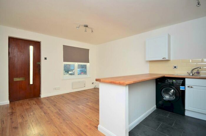 1 Bedroom Maisonette To Rent In Bradfield Close, Burpham, Guildford, GU4