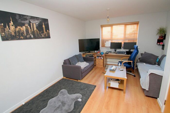 1 Bedroom Flat To Rent In Chertsey Road, Feltham, TW13