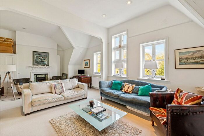 3 Bedroom Flat To Rent In Prince Of Wales Drive, SW11