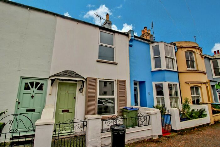 2 Bedroom Detached House To Rent In Wood Street, Bognor Regis, West Sussex, PO21