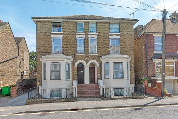 1 Bedroom Apartment To Rent In Park Road, Sittingbourne, ME10