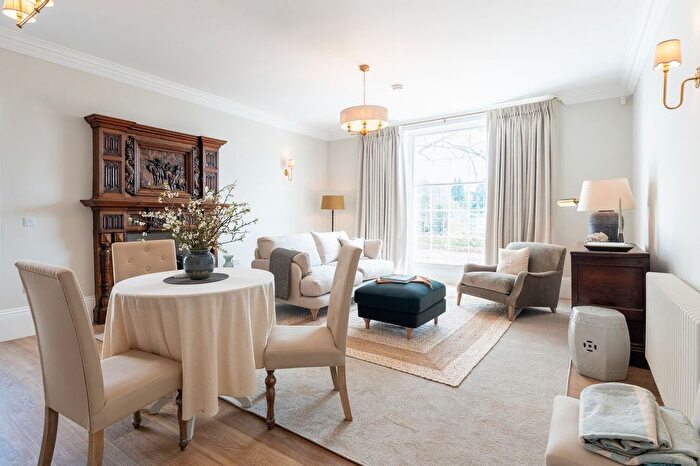 2 Bedroom Flat For Sale In Stratford Road, Henley In Arden, Warwickshire, B95