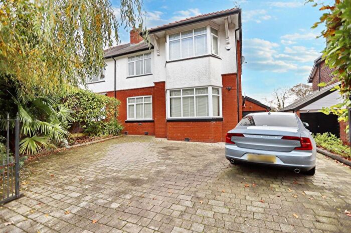 4 Bedroom Semi-Detached House For Sale In Starling Road, Radcliffe, M26