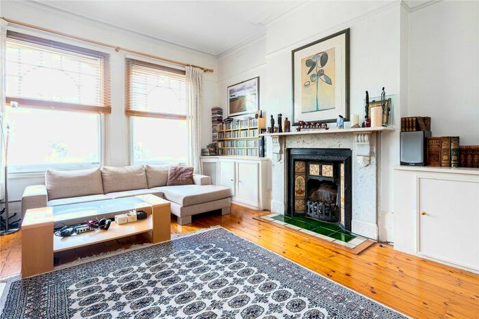 3 Bedroom Flat To Rent In Bedford Hill, London, SW12