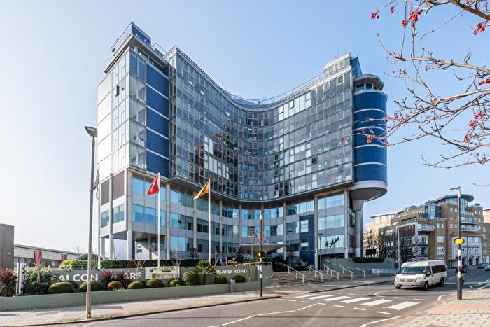 1 Bedroom Flat To Rent In Lombard Road London, SW11