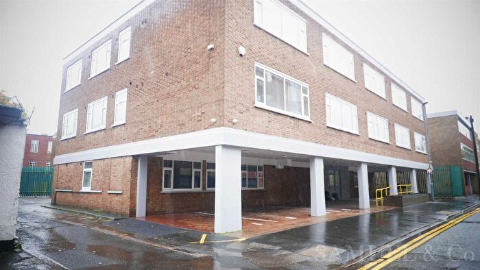 1 Bedroom Flat To Rent In Lombard Street, West Bromwich, B70