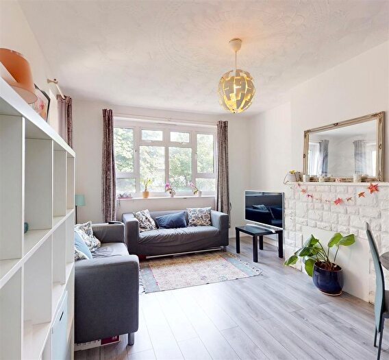 3 Bedroom Flat To Rent In Trebovir Road, Earls Court, SW5