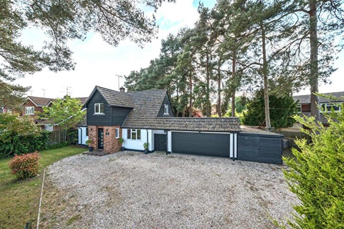 3 Bedroom Detached House For Sale In Gorse Ride North, Finchampstead, Berkshire, RG40
