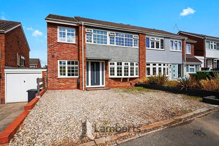 4 Bedroom Semi-Detached House For Sale In Cheswick Close, Winyates Green, B98