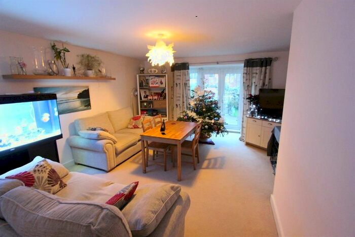 3 Bedroom Semi-Detached House To Rent In Bassledene Road, Sheffield, S2